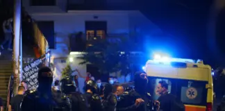 Εξάρχεια: Στο κεφάλι και το πρόσωπο πυροβόλησαν 35χρονο που εντοπίστηκε νεκρός – Πέντε κάλυκες βρέθηκαν στο σημείο