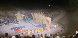 «Ειρήνη»: στο Δίον η λέξη δεν ειπώθηκε. Φωνάχτηκε, τραγουδήθηκε, χορεύτηκε