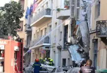 Έκρηξη στην Πλάκα: Τρεις τραυματίες μετά την κατάρρευση κτηρίου, συνεχίζονται οι έρευνες