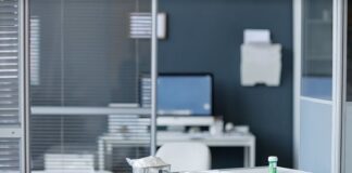 Οδηγός για το πώς και πού υποβάλλονται καταγγελίες για γιατρούς και ιατρικές υπηρεσίες