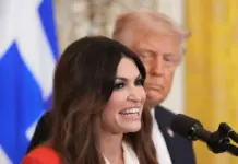 Ο Λευκός Οίκος ζήτησε την παραίτηση της Κίμπερλι Γκίλφοϊλ: «Της ευχόμαστε καλή τύχη»